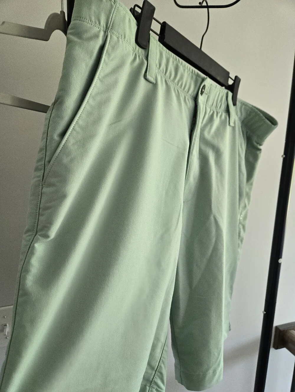 Under Armour Men’s Golf Shorts Size 40 Mint Green HeatGear Loose Fit